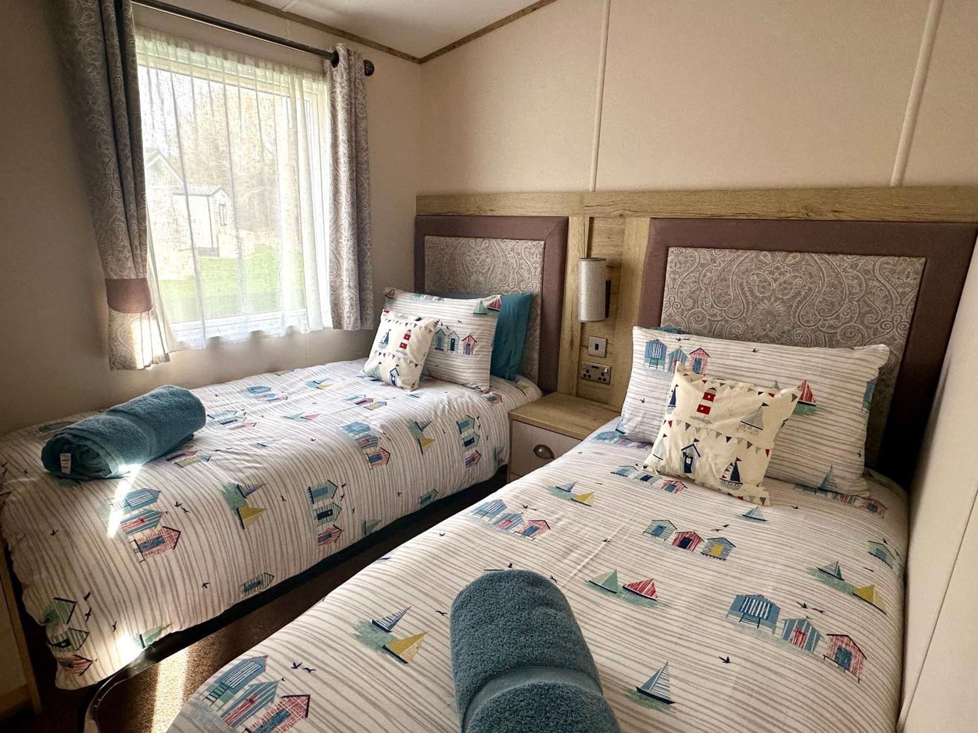 The Boat House, Hot Tub Lodge South Cerney Zewnętrze zdjęcie